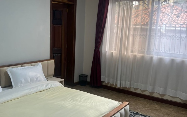 Elma Suites & Lounge