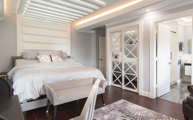 4 BDR Lake Geneva Estate Across From Beach!