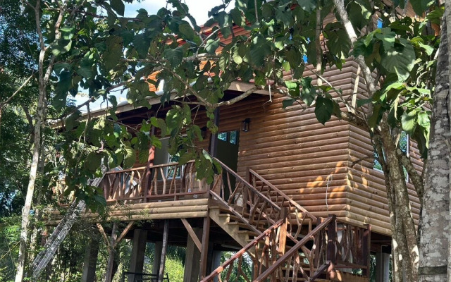 The Howler Riverside Retreat