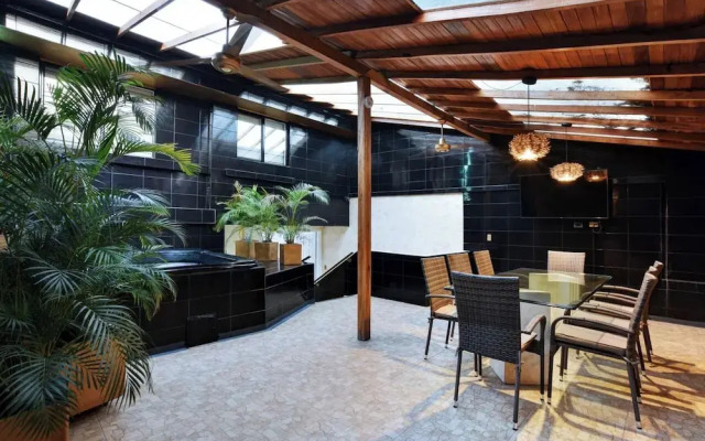Park Lleras 11br Pool Jacuzzi