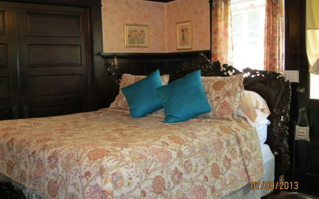 A White Jasmine Inn