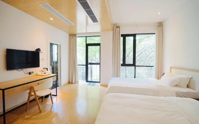 Yiyun Lakeside Hotel