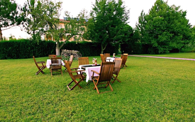 Kral Hotel