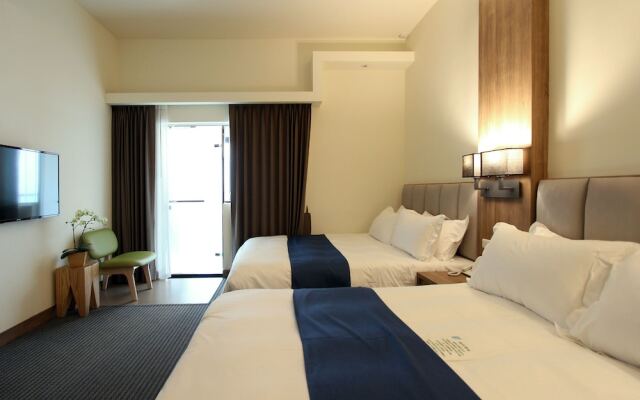Celebrity 99 Hotel