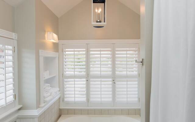 The Burrus House Inn Waterfront Suites