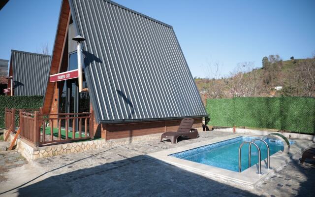 Engreens Suit Bungalov