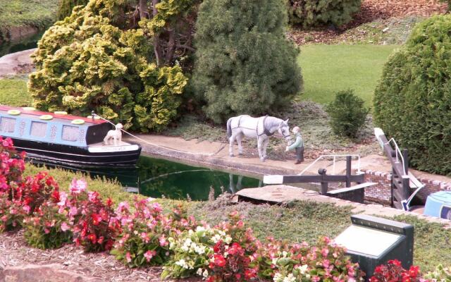 Ivy and Roses Boutique Apartments