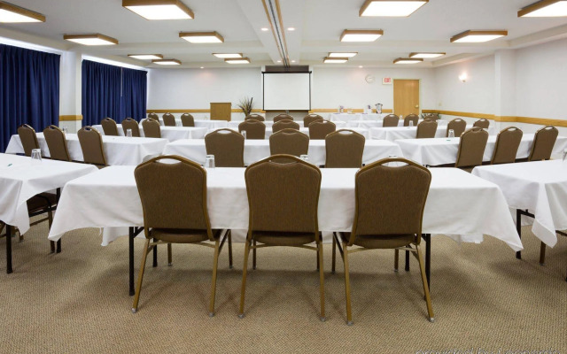 Country Inn & Suites by Radisson, Baxter, MN