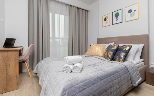 Platinum Towers Grzybowska by Renters