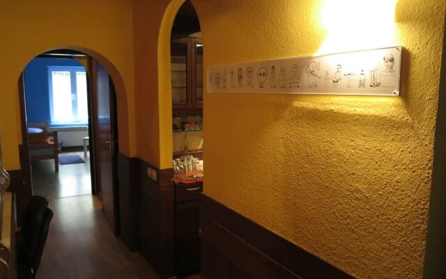Traveler's Hostel & Apartments