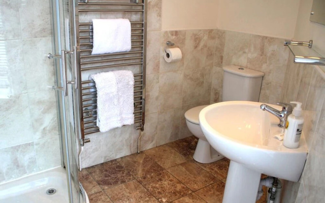 Cotswolds Valley Accommodation-Excl Prop