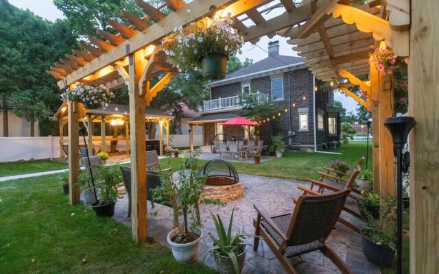 4 BDR Lake Geneva Estate Across From Beach!