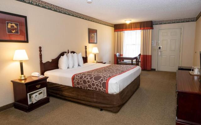 Hilltop Inn & Suites - North Stonington