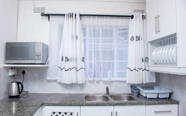 Inviting 3-bed Apartment In The City