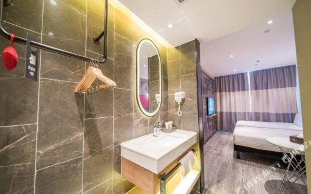 Ibis Hotel (Jinlong Subway Station, Shunde, Foshan)