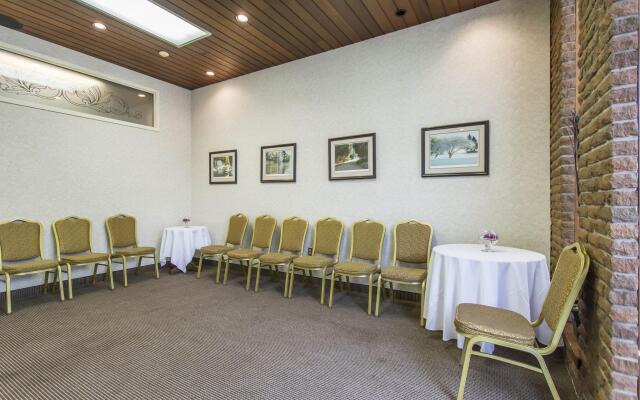 Quality Inn & Suites Downtown