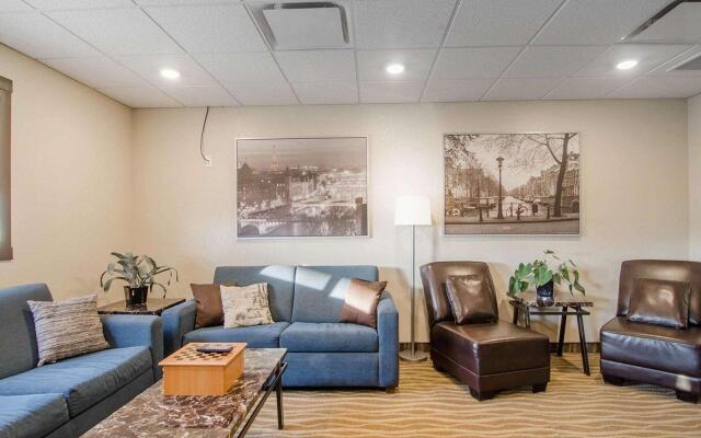 Kindersley All Suites Hotel