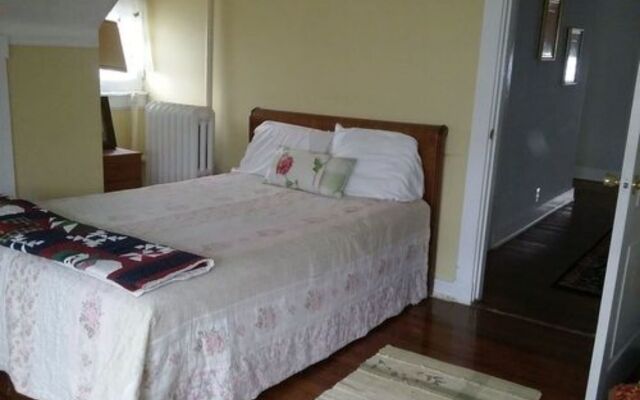 Six Acres Bed & Breakfast