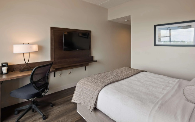 Best Western Plus Coastline Inn