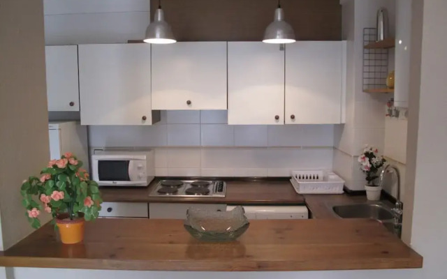Pretty Apartment Near Roses Beach