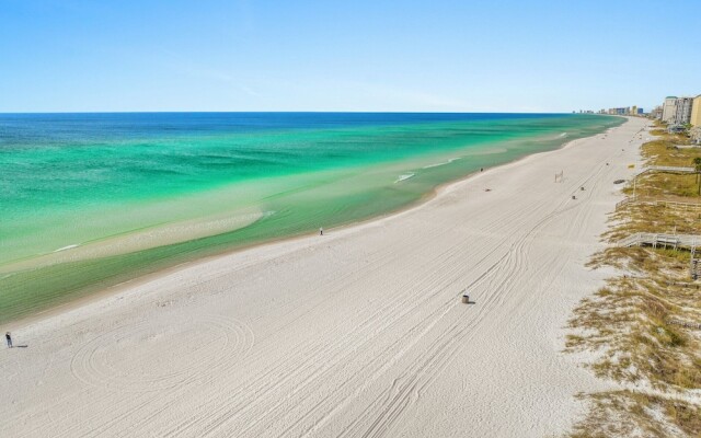 Spectacular 3br 4ba w/ Private Pool, 2 Min Walk to Beach - Sleeps 15!