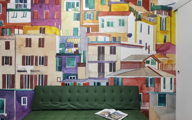 Art and Comfort near Lomellini Street