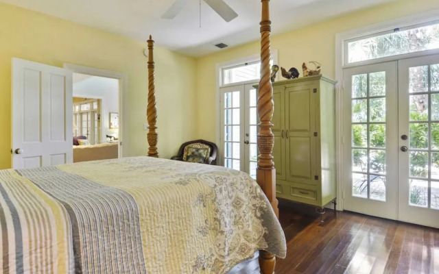 Easy Livin' by Avantstay Key West Home w/ Pool & BBQ Week Long Stays Only