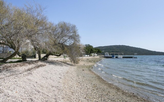 Lovely Apartment in Pirovac With Balcony