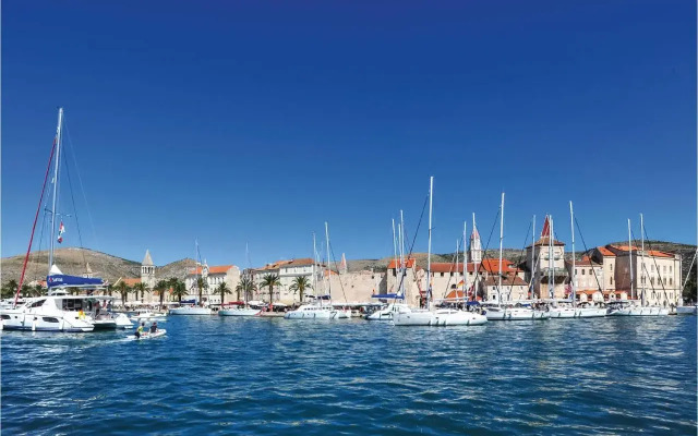 Two-Bedroom Apartment Saldun with Sea View 08