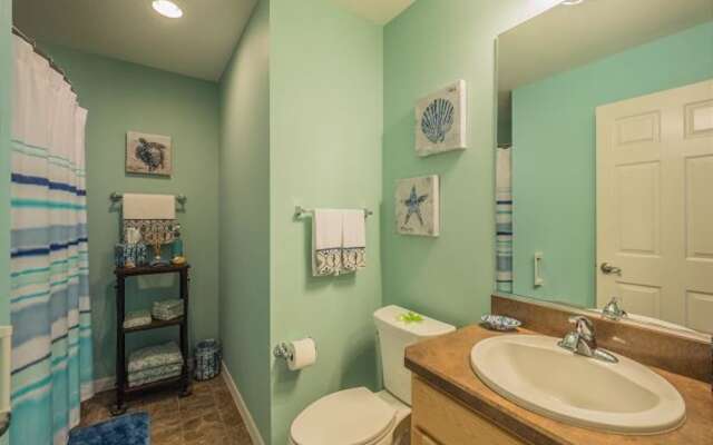 Amber Court 871 by White Pelican VR