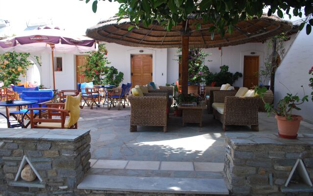 Siroco's Rooms And Studios