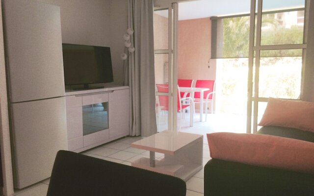 Cap Esterel Appartement climatisé Jardin Clos