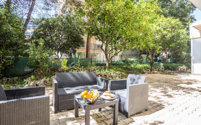 2 BDRM flat with 260m2 garden-Congress/Beaches by Weekome