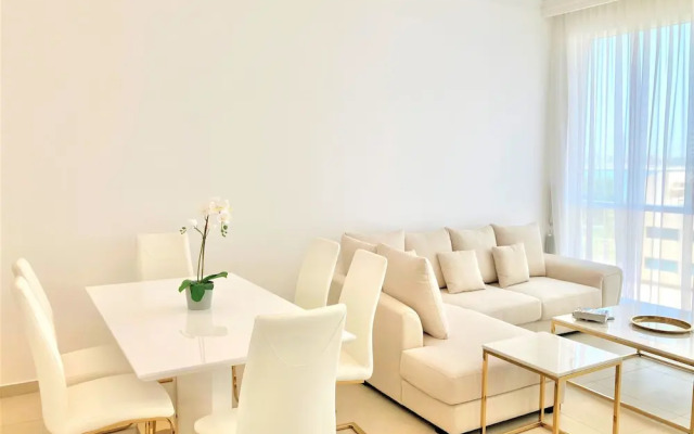 Luxurious Stay at the Walk JBR