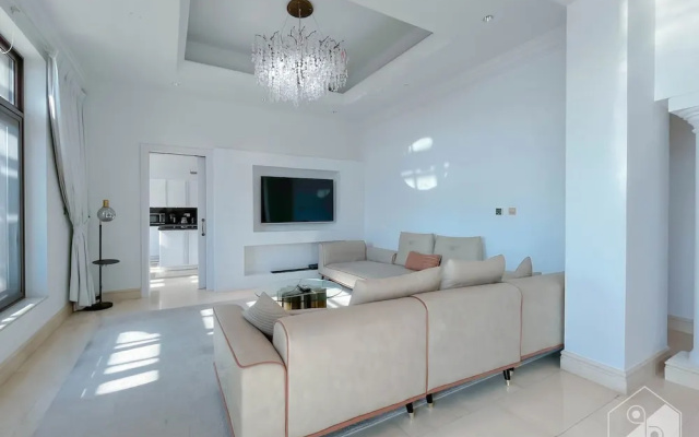Seaview Penthouse with Private Gym & Outdoor Pool