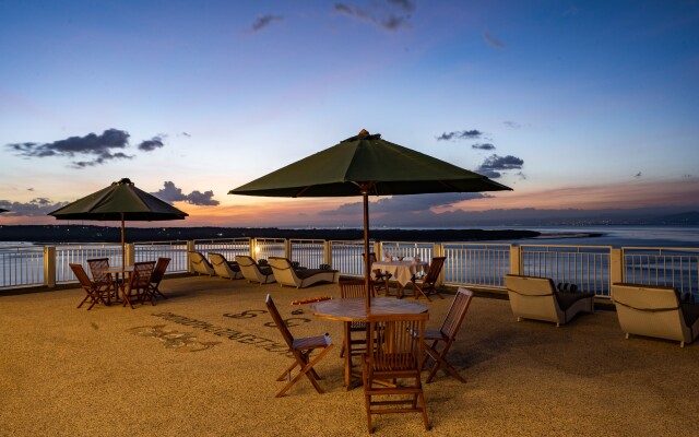 Samuh Sunset Nusa Penida by GenuineHost