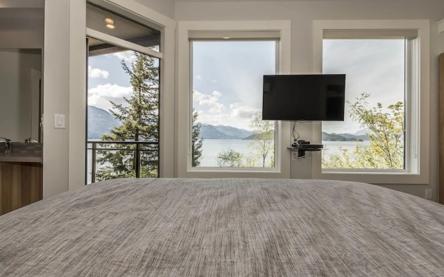The Lodge on Harrison Lake