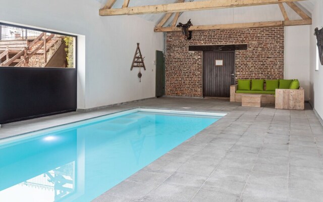 Beautifully Renovated Farmhouse for Groups, With Indoor Pool and Sauna