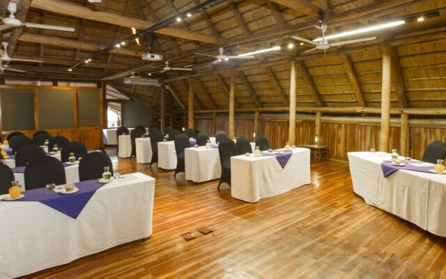 Victoria Falls Safari Suites