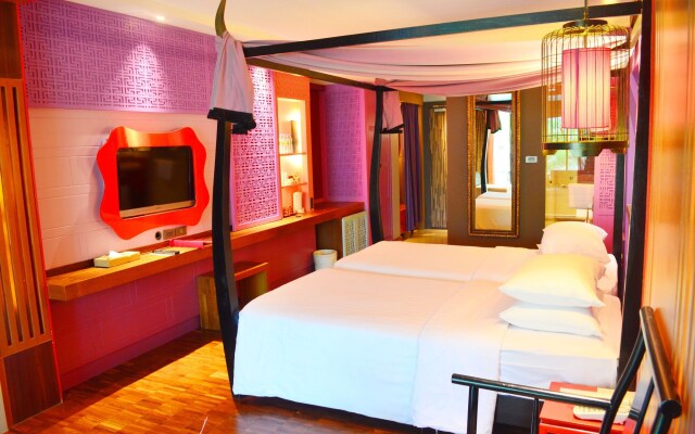 Patong Beach Hotel (SHA Extra Plus)