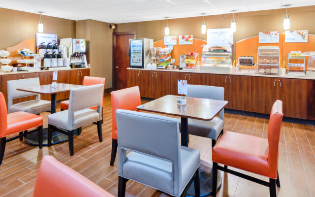 Comfort Inn Lancaster - Rockvale Outlets