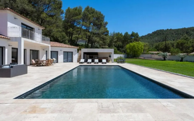 Villa With Heated Swimming Pool spa gym and Cinema