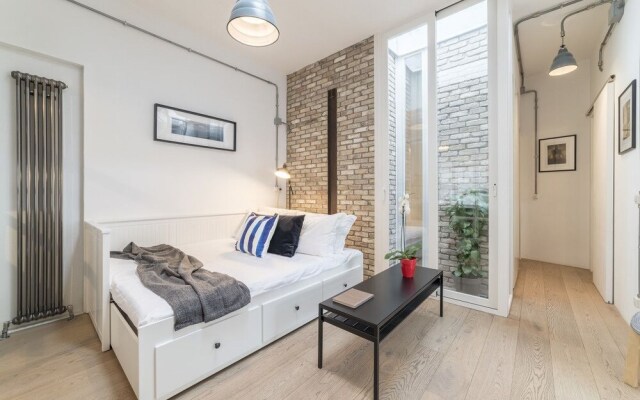 Cosy Modern Studio Flat Close to Metro Piramide