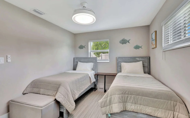 Sunshine Villa w/ Private Pool