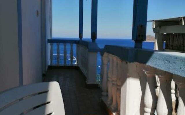 Vromolithos Studio In Spilia Leros