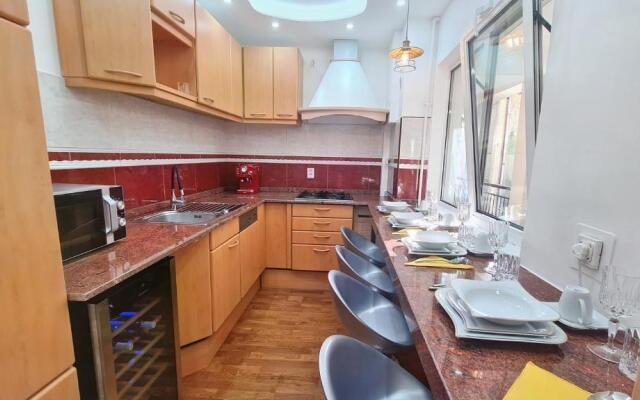 Main square 5 star luxury apartment with view