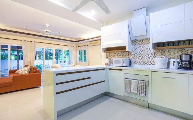 Golden Ville Pool Villa