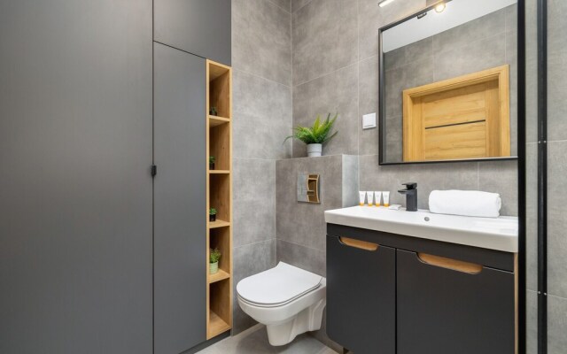 Apartament Otoczony Zielenią by Renters