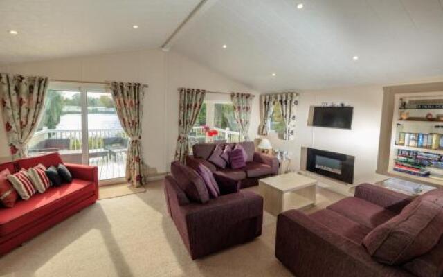 Casa Lago - Luxury lodge with Exclusive lake view - Haggerston castle