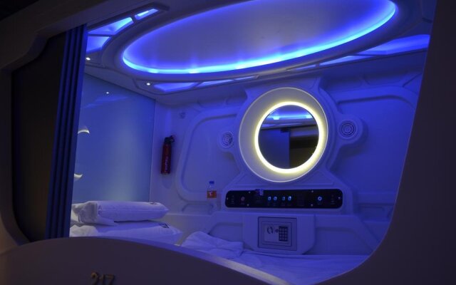Lavish Capsule